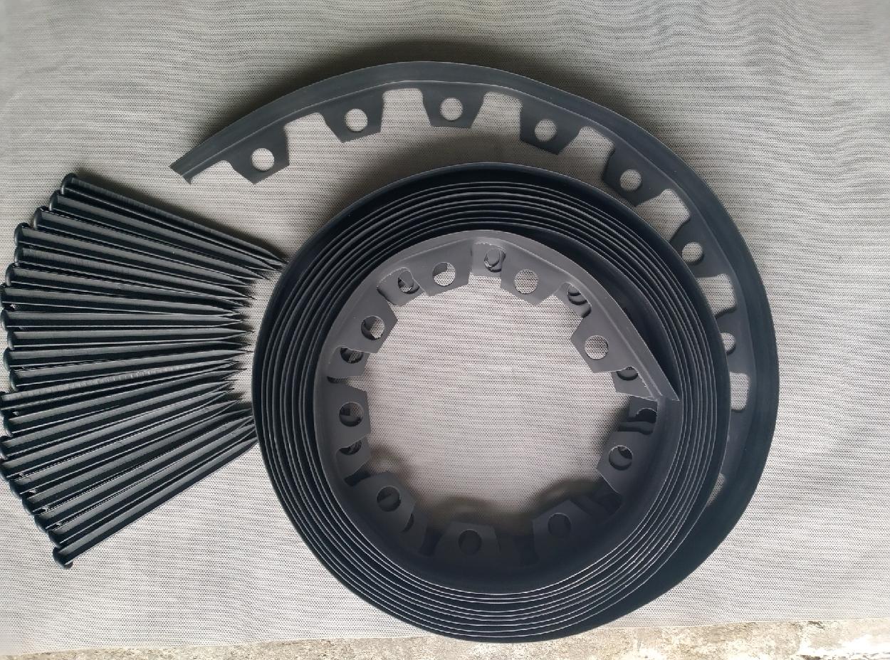 Obrubník zahradní výška 4cm, délka 10m  váha 2,5kg + 20 kolíků